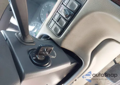 1998 Volvo V70 T5 из США, поврежденный, VIN YV1LW5348W3344930